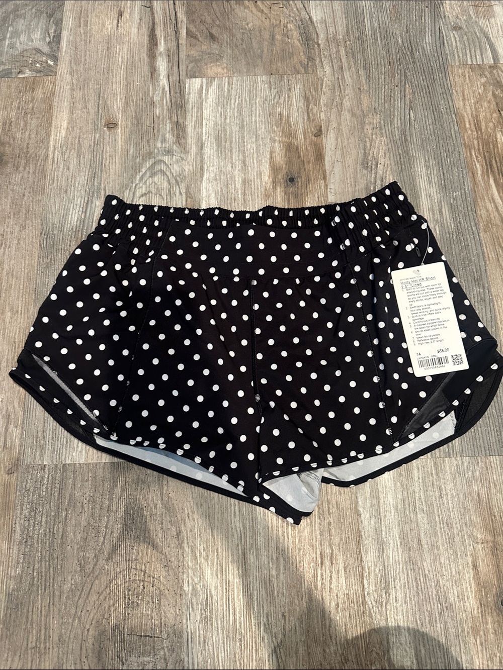 NEW with tags!  Lululemon Hotty Hot High-Rise Short 2.5" Simple Polka White